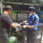 【政策導(dǎo)航】勸阻、警告、罰款“三步走”！北京城管將進小區(qū)嚴(yán)查垃圾混扔